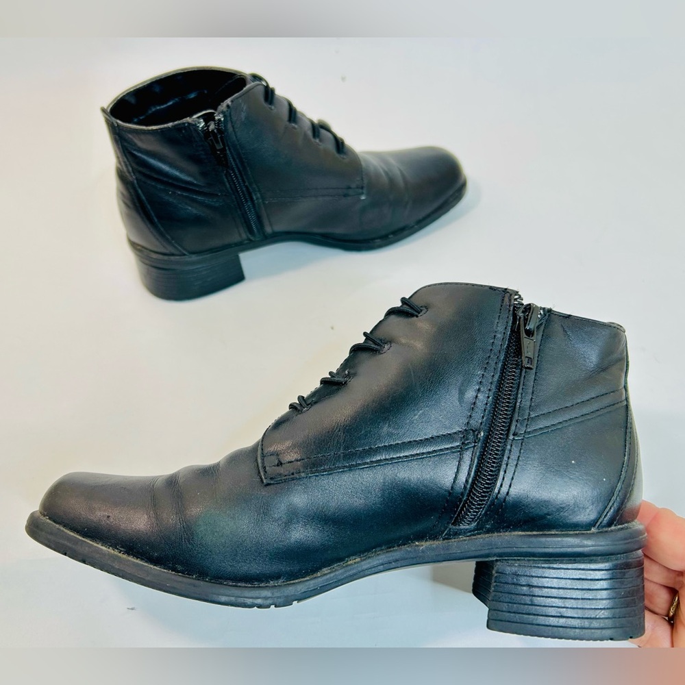 Liz Baker Black Leather Ankle Boots with Victorian Style Loop and Buttons sz 7 - Picture 5 of 12